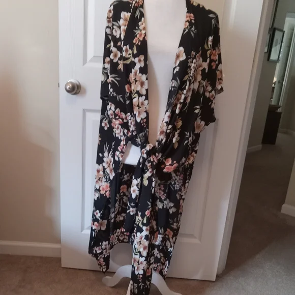 Gee Gee floral kimono; black. L/XL - Picture 5 of 7